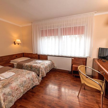 Hotel Skaut Chorzów Buitenkant foto